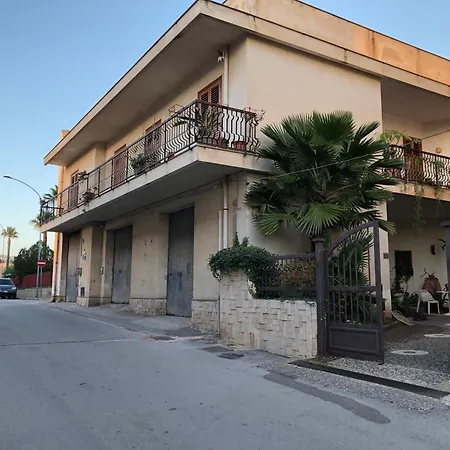 Artroom Garden 노토